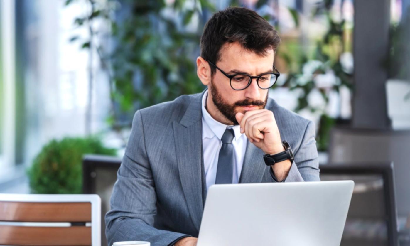 Участники программы работают над своими проектами в коворкинге